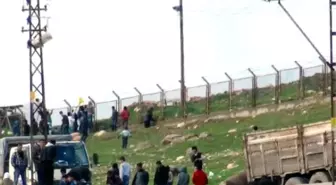 Cizreli 2 Kadın, Askere Taş Atan Çocuklara Taşla Karşılık Verdi