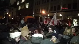 Berlin'de 'Pegida Karşıtı' Eyleme Binlerce Kişi Katıldı