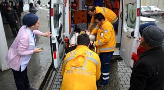 Karabük'te Öğrenci Servisi Tünel Girişine Çarptı
