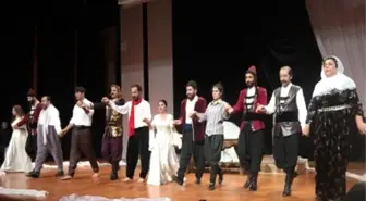 Kürtçe Hamlet Mersin'i Büyüledi 