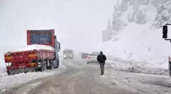 Konya'da Ulaşıma Kar ve Fırtına Engeli