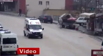 Adana'da Minibüs Devrildi: 15 Yaralı