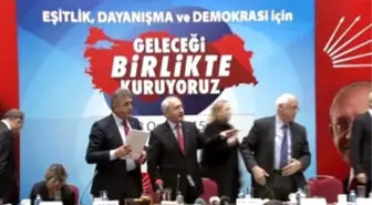 Kılıçdaroğlu'na Ayakkabı Atıldı