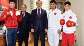 Boks ve Taekwondo'nun Şampiyonlarından Valiye Ziyaret