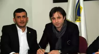 Bucaspor Bahadır'la İmzaladı