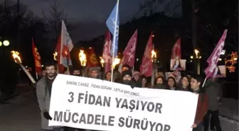 Paris'te Öldürülen 3 Kadını Meşaleli Anma Yürüyüşü