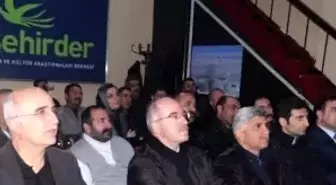 Burjuva Aydınları Sosyalist Gerçekçi Olamaz