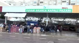 Kocaeli Pazar Kurulmasına İzin Verilmedi, Esnaf 6 Ton Meyve ve Sebzeyi Bedavaya Dağıttı