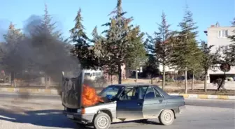 Seyir Halindeki Otomobilde Korkutan Yangın