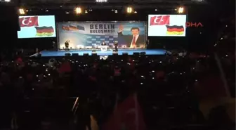 Başbakan Davutoğlu, Berlin'deki Türklere Hitap Etti