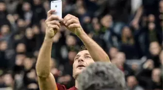 Totti'den Özçekimli Gol Sevinci!