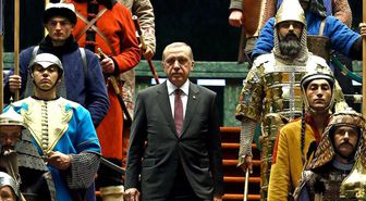 Ak Saray'daki Üniformalı 16 Asker Muhafız Alayı Komutanlığı'nın Fikriymiş