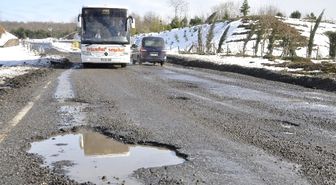 Köstebek Yuvası Gibi Yollar Kazaya Davetiye Çıkarıyor