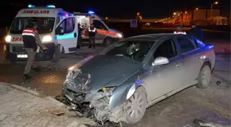 Aksaray'da Minibüs ile Otomobil Çarpıştı: 1 Yaralı