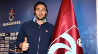 Trabzonspor Kaleci Hakan Arıkan'a İmza Attırdı