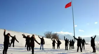 Yürüyen Budalalar' Erzurum'da