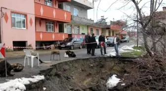 Zonguldak'ta Heyelan 7 Binayı Tehdit Ediyor