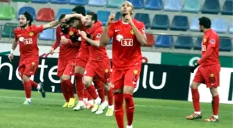 Eskişehirspor, Balçova Yaşamspor'u 3-0 Yendi