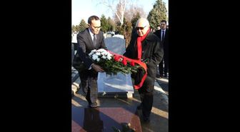 Galatasaray Başkanı Yarsuvat, Ölen Sırp Taraftarın Mezarını Ziyaret Etti