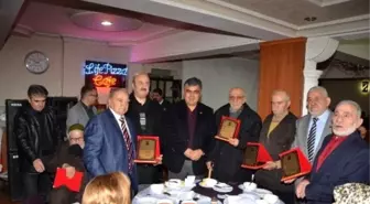 Başkan Özgüven'den Güreşçilere Plaket