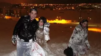 Öğretmenlerin Poşetle Kızak Keyfi