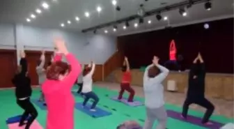 Trakya'da Bir İlk: Çorlu Halk Eğitim Merkezi Yoga Kursu Açtı