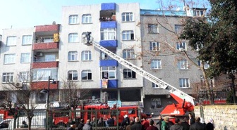 Yangında Mahsur Kalan 10 Kişiyi İtfaiye Kurtardı