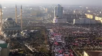 800 Bin Çeçen Charlie Hebdo'yu Protesto Etti