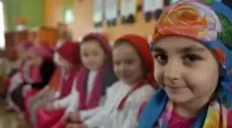 Senede Bir Gün 'Şalvar' Giyiyorlar