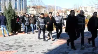 Isparta'da Gözaltına Alınan 3'ü Eski 10 Polis Adliyeye Sevk Edildi (2)