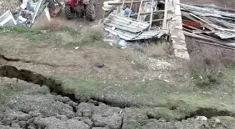 Sivas Suşehri'nde Korkutan Toprak Kayması