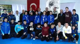 Fenerbahçe Ankara Boks Okulu Bayan Sporcularına Cumhuriyet Altını