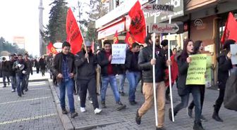 Bir Grup Öğrenci, Karnelerini Yaktı
