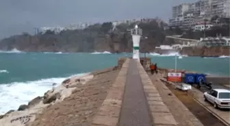 Antalya'da Fırtına ve Yağış