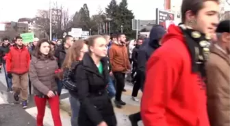 Kosova'da Olaylı Protesto