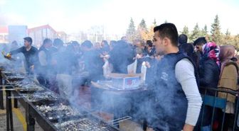 Horon Festivali'nde 2.5 Ton Hamsi Pişirilerek Dağıtıldı