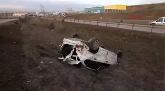 Ankara Bariyere Çarpan Otomobil Takla Atıp Ters Döndü;5 Yaralı