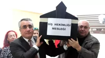 Diş Hekimlerinden Tabutlu Protesto