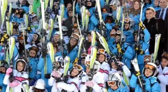 Erzurum'da Başarılı 500 Öğrenci Kayak Öğreniyor