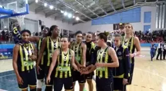 Fenerbahçe Liderliğini Sürdürdü