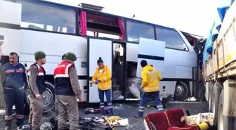 Mevsimlik İşçileri Taşıyan Otobüsün Tırla Çarpışması