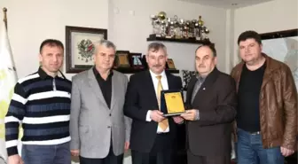 Mütevelli Mahallesi'nden Başkan Yaralı'ya Plaket