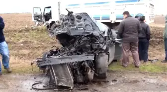 Kırklareli'nde Otomobille Kamyon Çarpıştı: 2 Yaralı