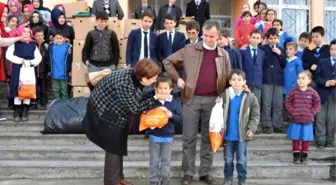 Balıkesir Fırat'lı Anneler Kardeş Köy Okulu Öğrencilerini Sevindirdi