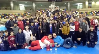 İBB'nin Aslanlar'ından Çifte Şampiyonluk