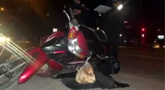 Motosiklete Çarpan Otomobil Sürücüsü Kaçtı