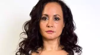 İngiliz Kadın, Yüzü Kırışmasın Diye 40 Yıldır Gülmüyor