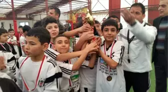 Minik Futbolculara En Güzel Karne Hediyesi