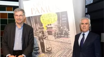 Orhan Pamuk Nilüfer'de Okurlarıyla Buluştu