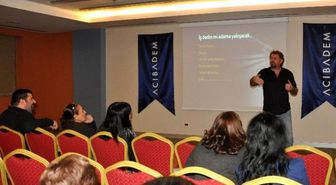 Acıbadem Adana'da Hastalara Stand-up Gösterisi